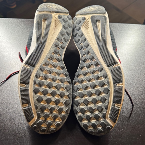 Nike Quest Running shoes. Men's Black and Red Athletic Shoes 8.5 - Picture 6 of 6